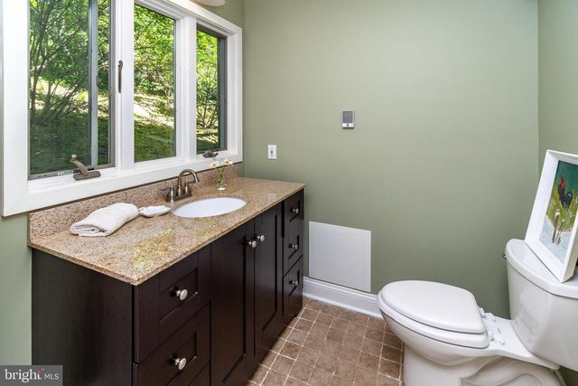 21 OLD RIVER RD, Lambertville, NJ 08530