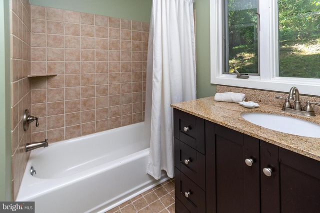 21 OLD RIVER RD, Lambertville, NJ 08530