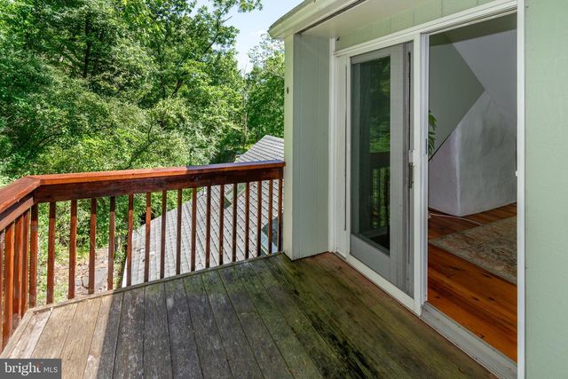 21 OLD RIVER RD, Lambertville, NJ 08530