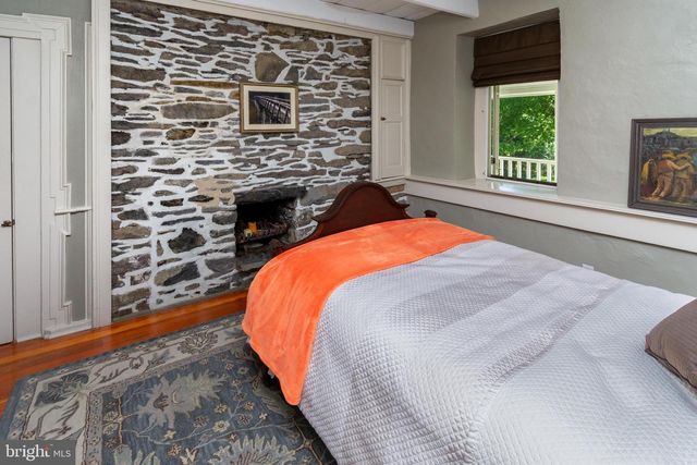 21 OLD RIVER RD, Lambertville, NJ 08530
