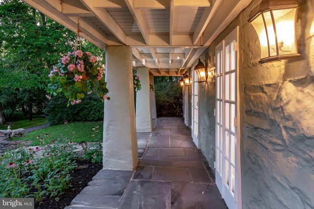21 OLD RIVER RD, Lambertville, NJ 08530