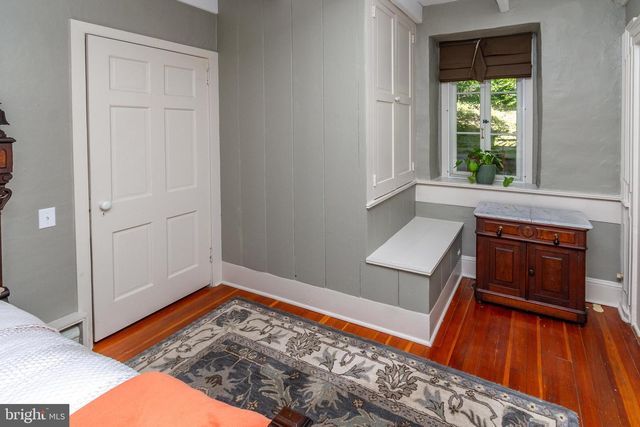 21 OLD RIVER RD, Lambertville, NJ 08530