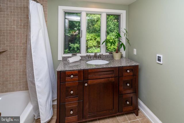 21 OLD RIVER RD, Lambertville, NJ 08530