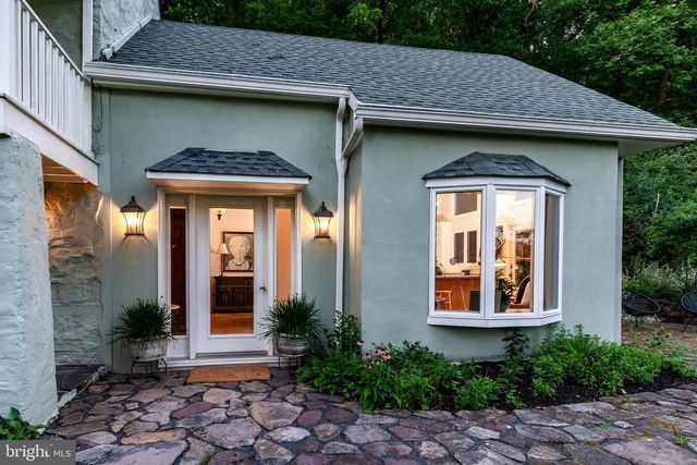 21 OLD RIVER RD, Lambertville, NJ 08530