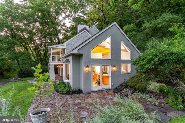 21 OLD RIVER RD, Lambertville, NJ 08530