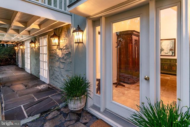 21 OLD RIVER RD, Lambertville, NJ 08530