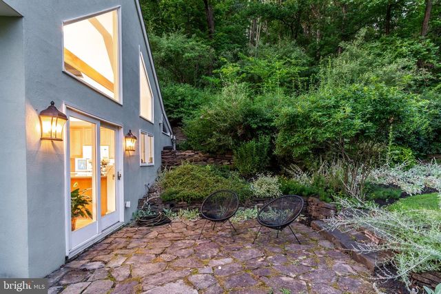 21 OLD RIVER RD, Lambertville, NJ 08530