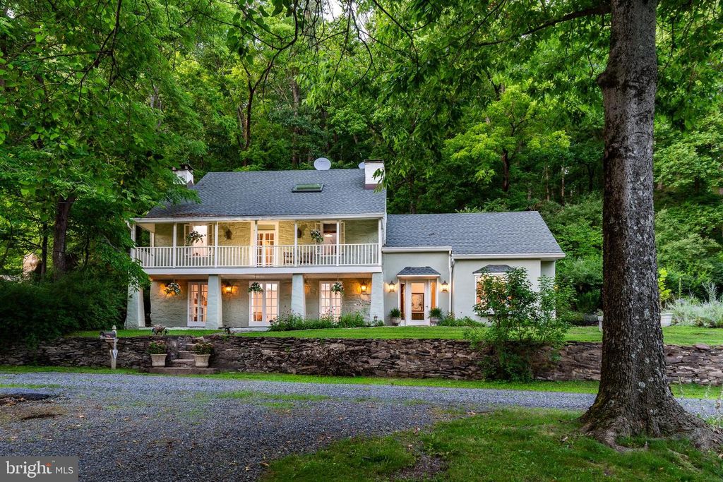 21 OLD RIVER RD, Lambertville, NJ 08530