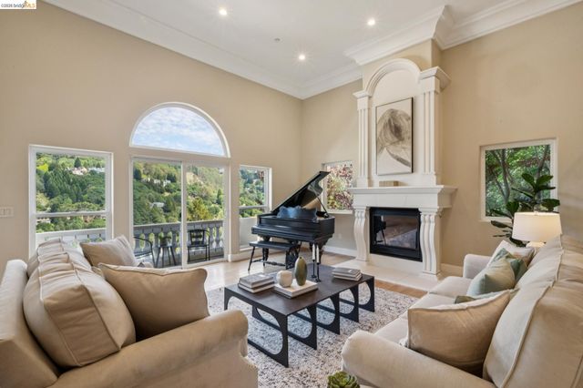 6929 Bristol Dr, Berkeley, CA 94705