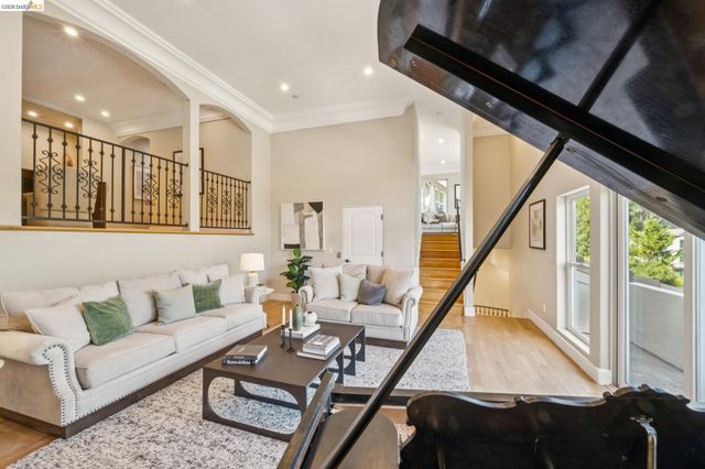 6929 Bristol Dr, Berkeley, CA 94705