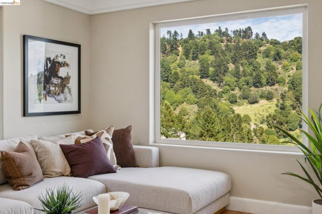 6929 Bristol Dr, Berkeley, CA 94705