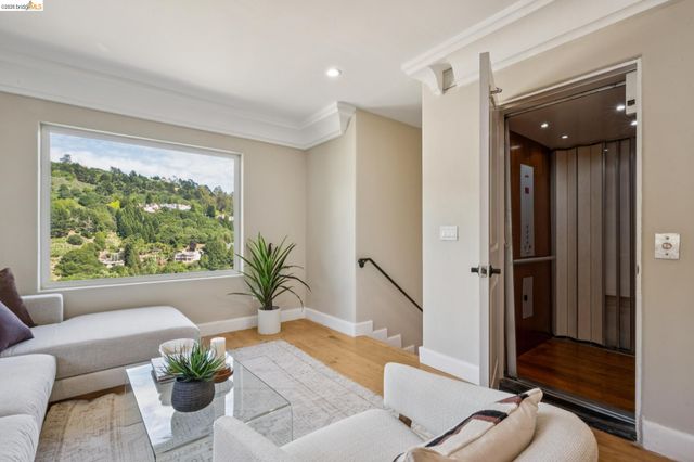 6929 Bristol Dr, Berkeley, CA 94705