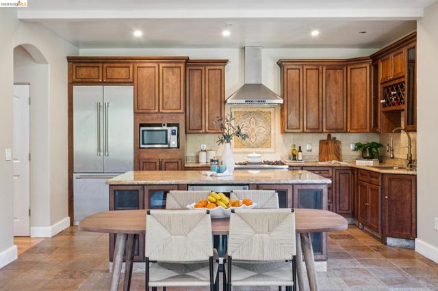 6929 Bristol Dr, Berkeley, CA 94705