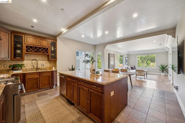 6929 Bristol Dr, Berkeley, CA 94705