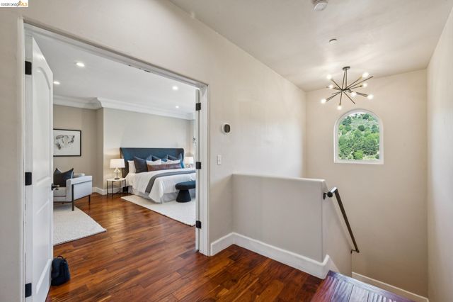 6929 Bristol Dr, Berkeley, CA 94705