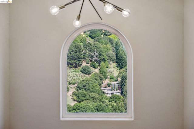 6929 Bristol Dr, Berkeley, CA 94705