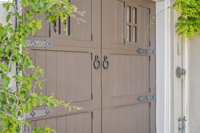 6929 Bristol Dr, Berkeley, CA 94705