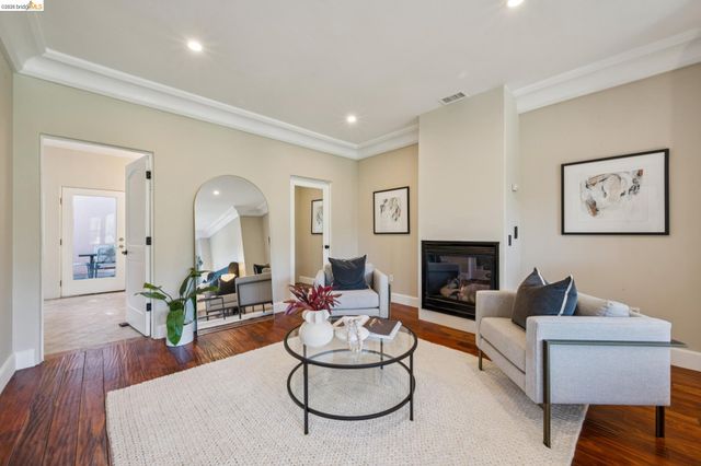 6929 Bristol Dr, Berkeley, CA 94705