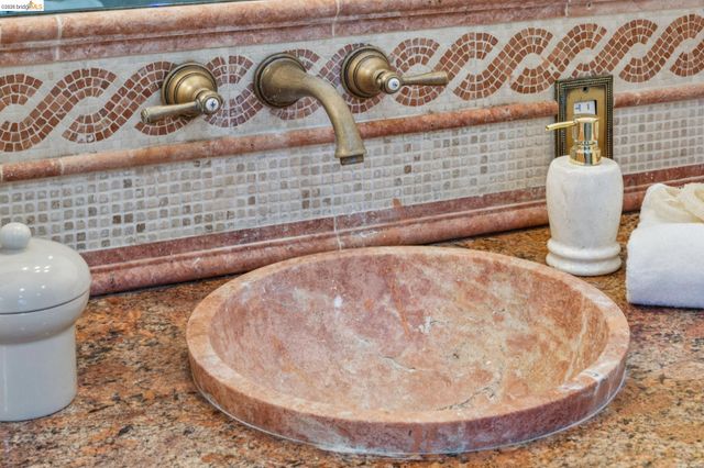 6929 Bristol Dr, Berkeley, CA 94705