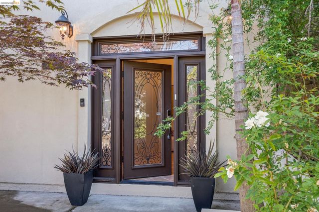 6929 Bristol Dr, Berkeley, CA 94705