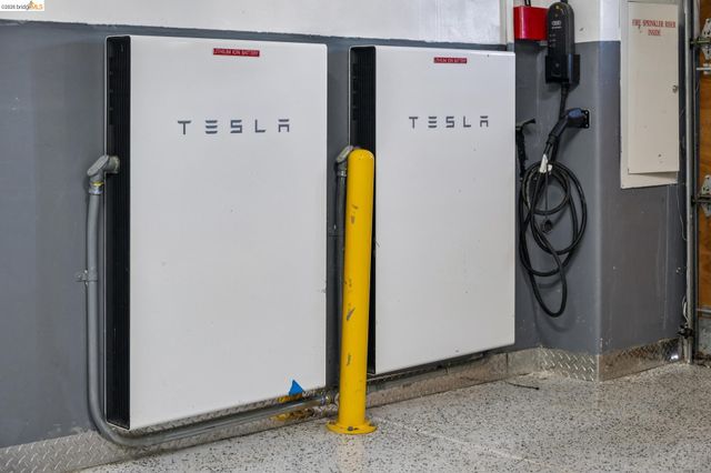 6929 Bristol Dr, Berkeley, CA 94705