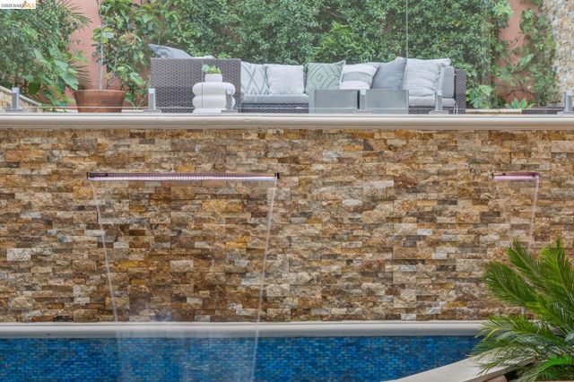 6929 Bristol Dr, Berkeley, CA 94705