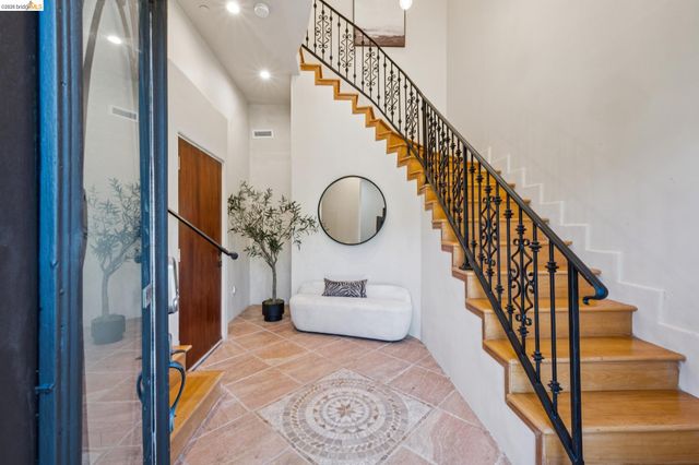 6929 Bristol Dr, Berkeley, CA 94705