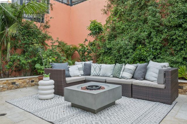 6929 Bristol Dr, Berkeley, CA 94705