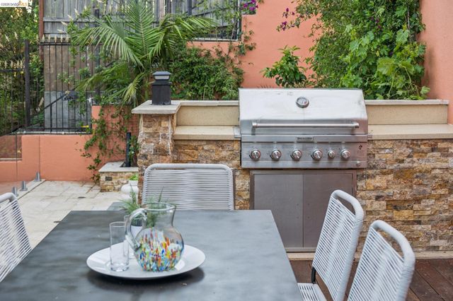 6929 Bristol Dr, Berkeley, CA 94705