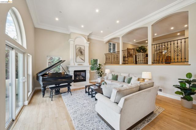 6929 Bristol Dr, Berkeley, CA 94705