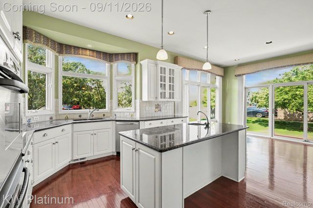 19741 Mount Vernon Drive, Macomb Township, MI 48044