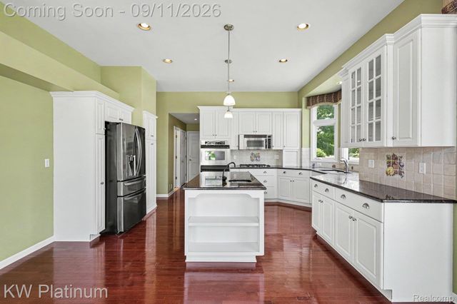 19741 Mount Vernon Drive, Macomb Township, MI 48044