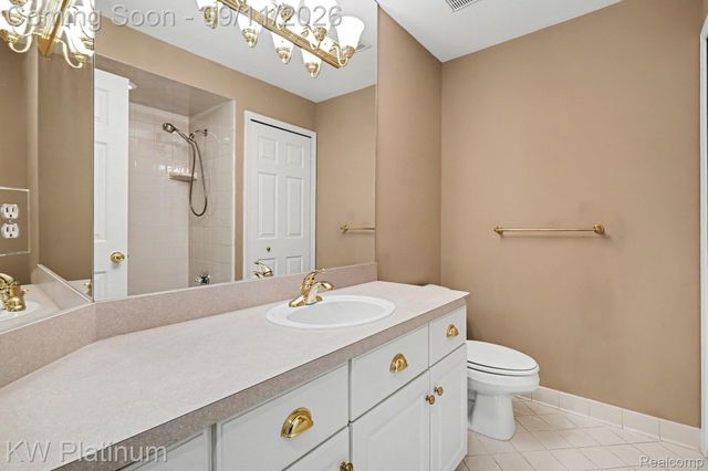 19741 Mount Vernon Drive, Macomb Township, MI 48044