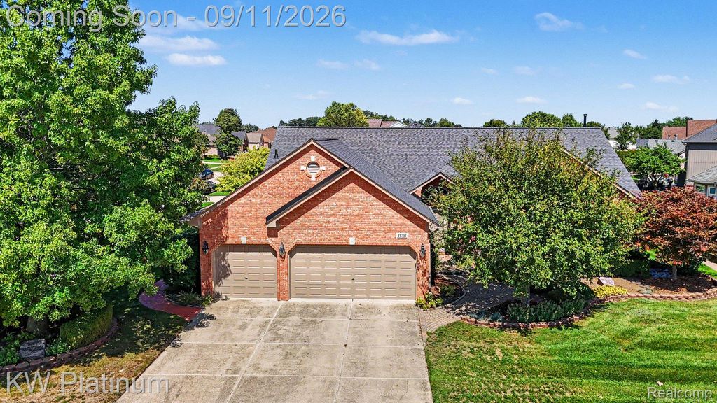 19741 Mount Vernon Drive, Macomb Township, MI 48044