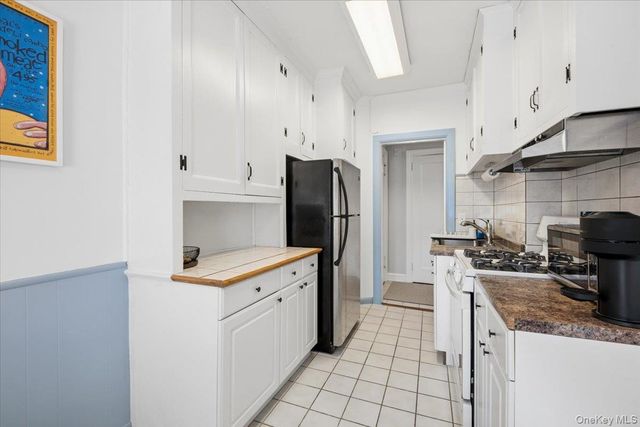 143 Garth Road 5L, Scarsdale, NY 10583