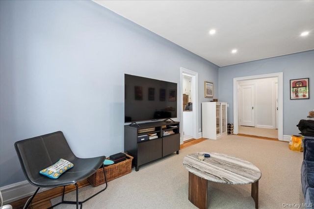 143 Garth Road 5L, Scarsdale, NY 10583