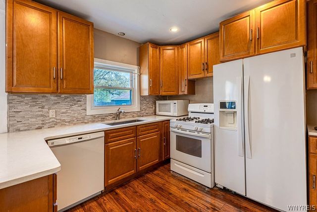 75 Henrietta Avenue, Buffalo, NY 14207