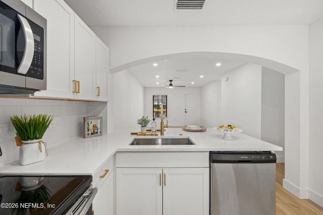 704 GINGER MILL Drive, St. Johns, FL 32259