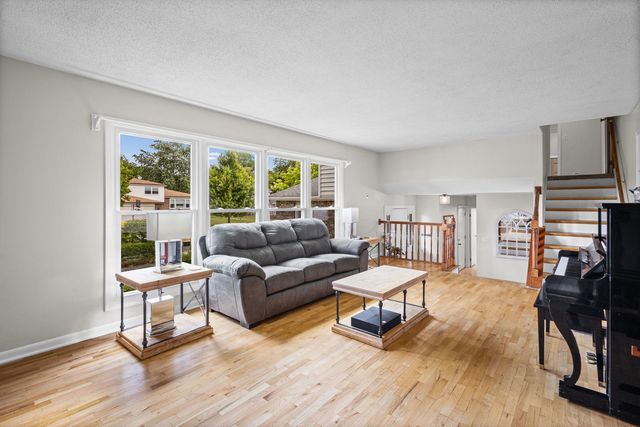 219 W Appletree Lane, Arlington Heights, IL 60004