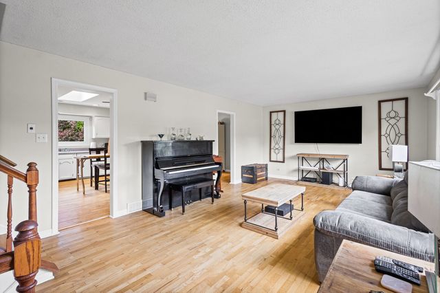 219 W Appletree Lane, Arlington Heights, IL 60004