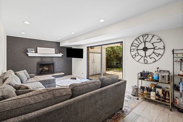 219 W Appletree Lane, Arlington Heights, IL 60004