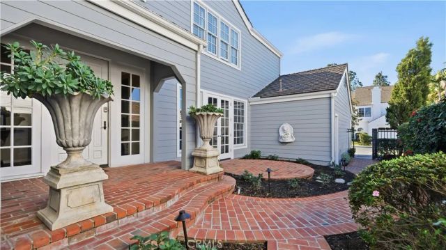 18 Hillsdale, Newport Beach, CA 92660