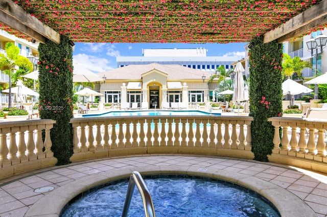 99 SE Mizner Blvd 223, Boca Raton, FL 33432