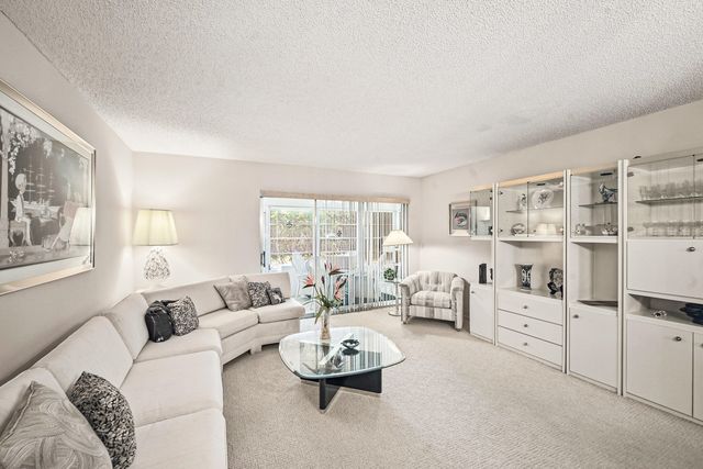 788 Nantucket Circle, Greenacres, FL 33467