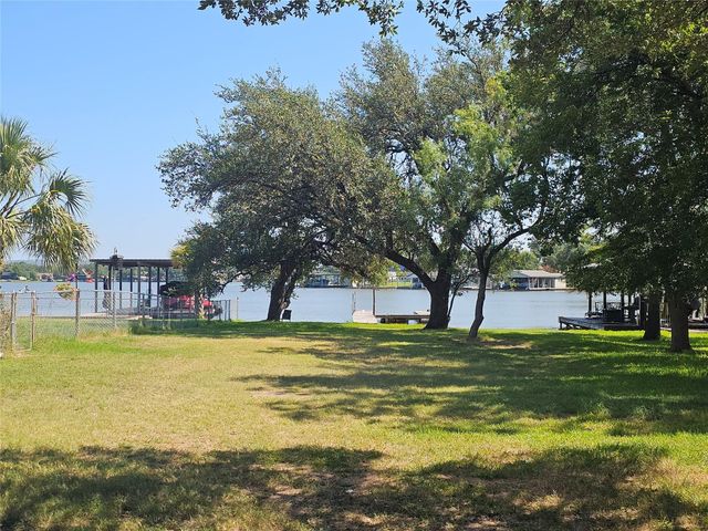 124 S Shorewood DR, Granite Shoals, TX 78654