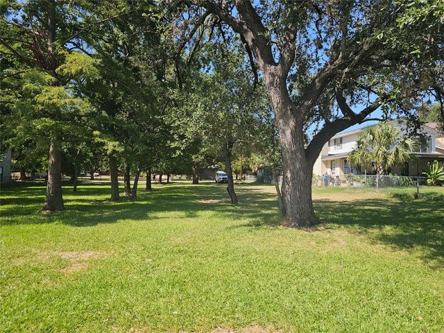 124 S Shorewood DR, Granite Shoals, TX 78654