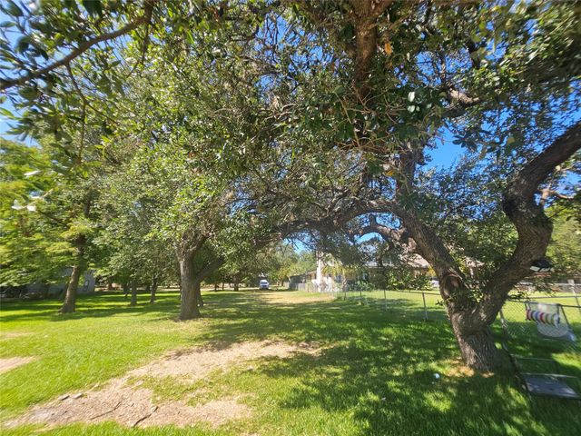 124 S Shorewood DR, Granite Shoals, TX 78654