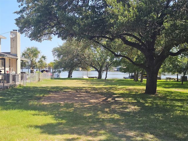 124 S Shorewood DR, Granite Shoals, TX 78654