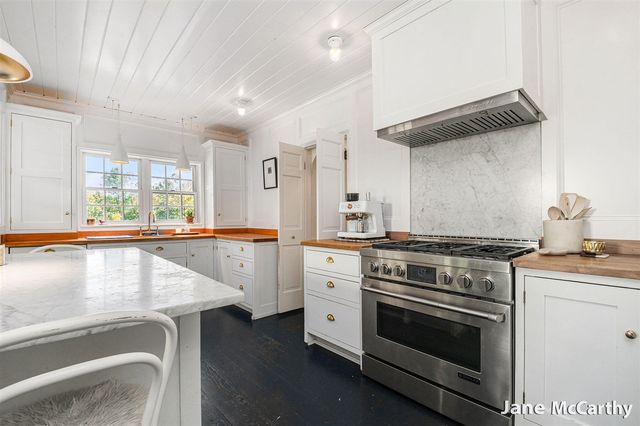 270 Lakeside Drive, East Grand Rapids, MI 49506