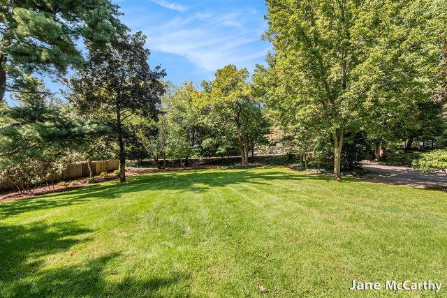 270 Lakeside Drive, East Grand Rapids, MI 49506